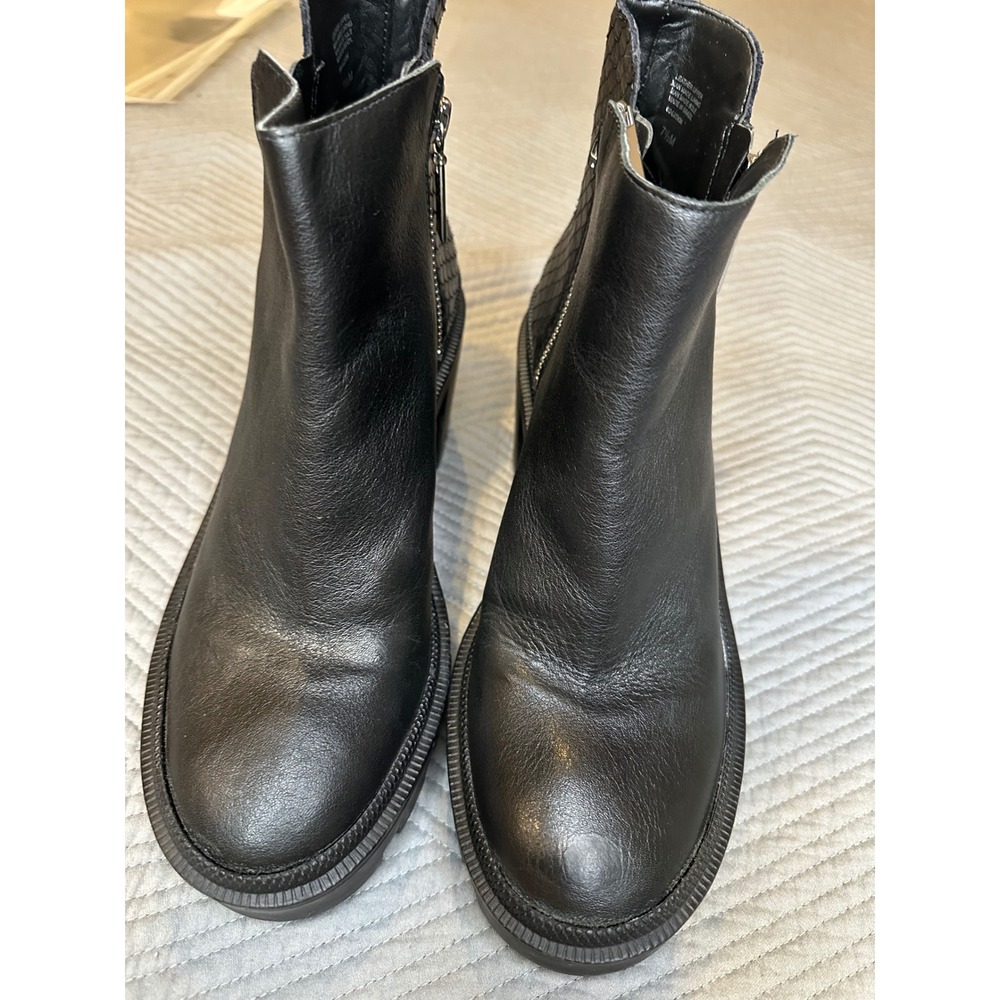 GB Gianni Bini So-Lution Black Leather Snakeskin Lug Sole Ankle Boots 7.5M
